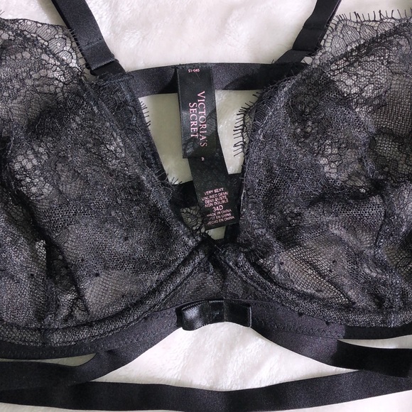 very Sexy Unlined Demi-Bust Black Lace Victorias Secret Bra - 34D - Strappy Side - Picture 3 of 8